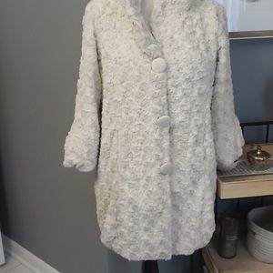 Beautiful and soft jacket with liner and pockets!